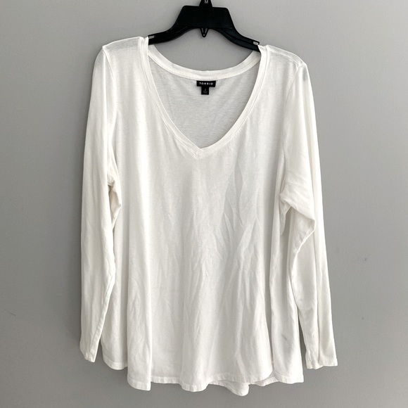 Torrid White Long Sleeve V-Neck Shirt Size 2